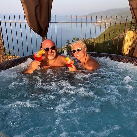 تْشيفالو B&B Roomantic & Piscina Idromassaggio المظهر الخارجي الصورة