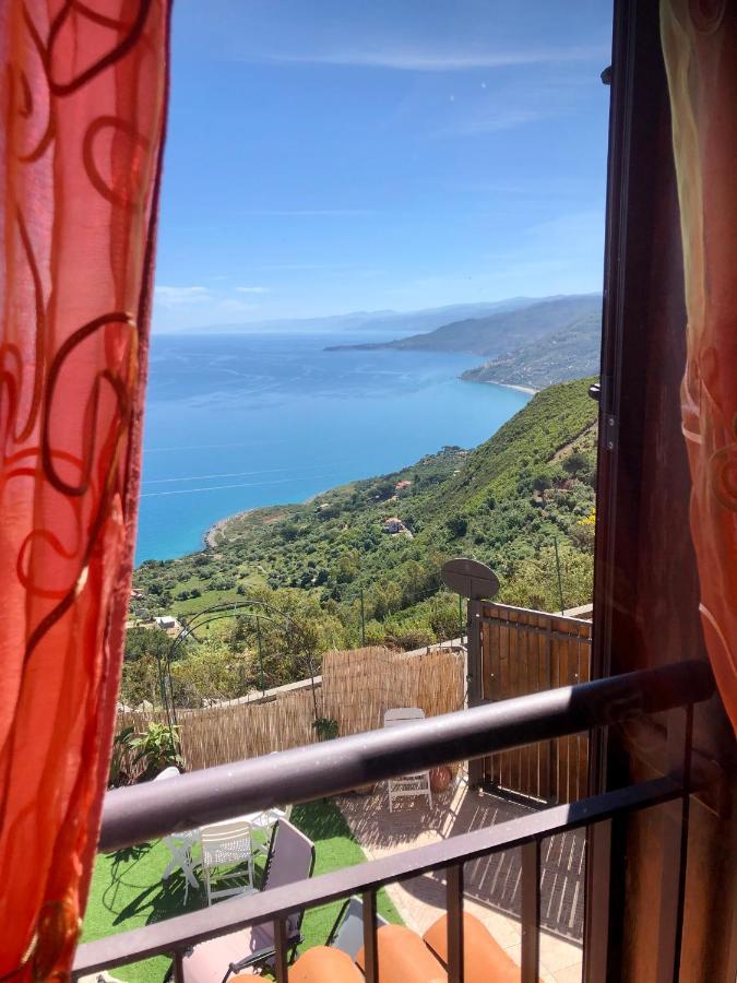 تْشيفالو B&B Roomantic & Piscina Idromassaggio المظهر الخارجي الصورة