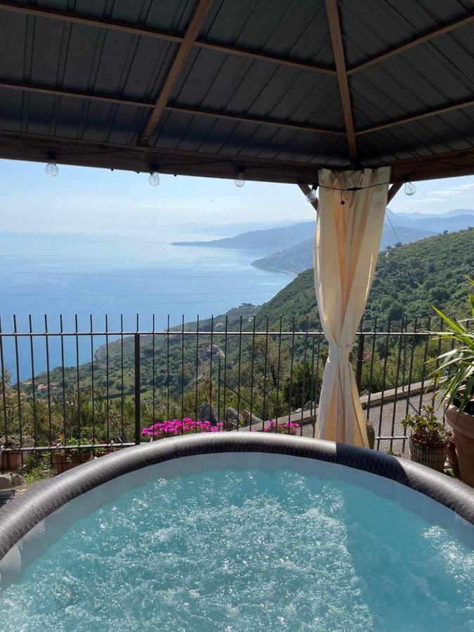 تْشيفالو B&B Roomantic & Piscina Idromassaggio المظهر الخارجي الصورة