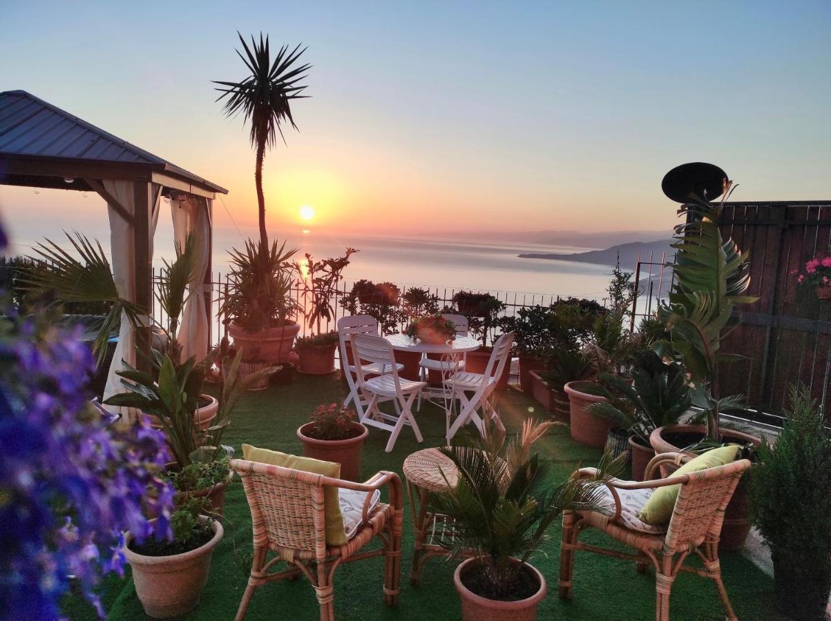 تْشيفالو B&B Roomantic & Piscina Idromassaggio المظهر الخارجي الصورة