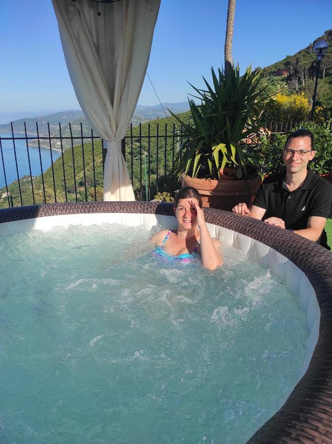تْشيفالو B&B Roomantic & Piscina Idromassaggio المظهر الخارجي الصورة