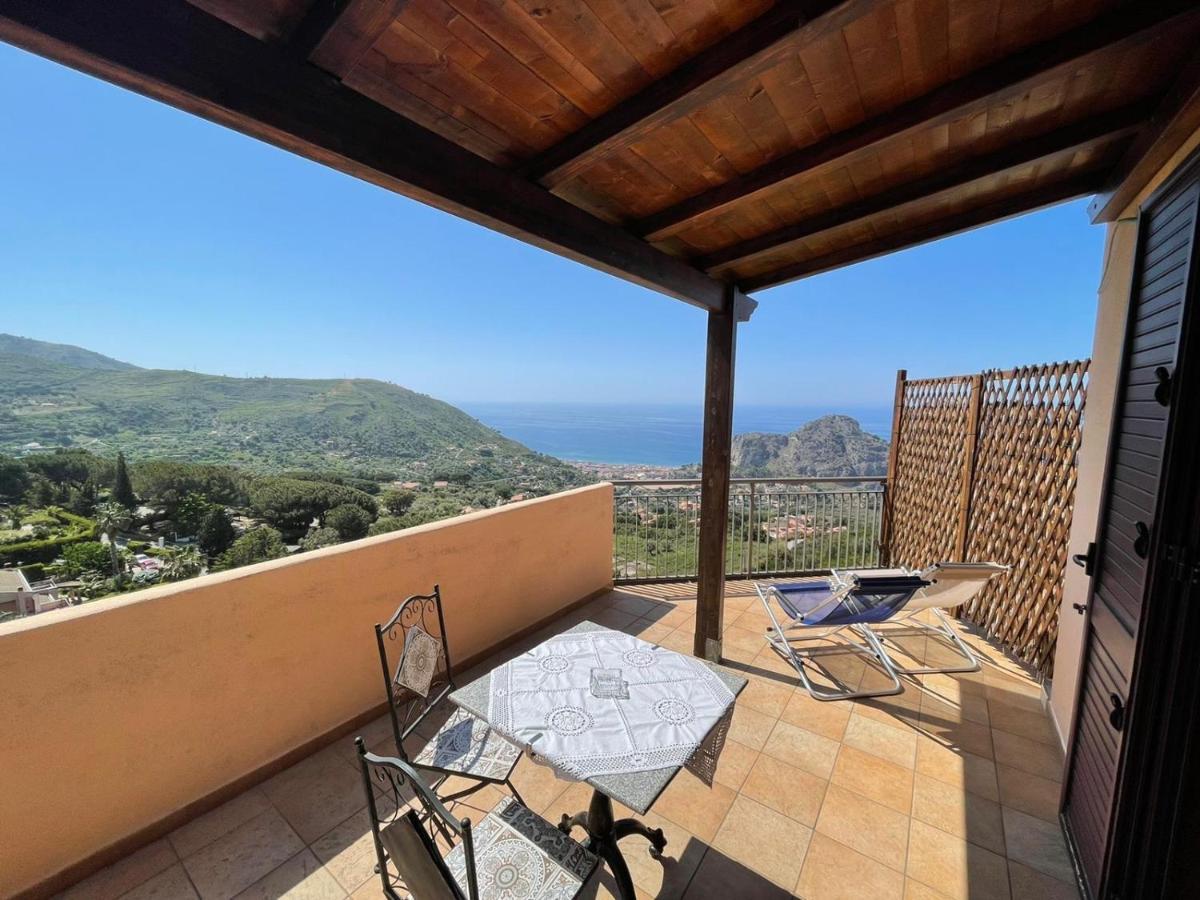 تْشيفالو B&B Roomantic & Piscina Idromassaggio المظهر الخارجي الصورة