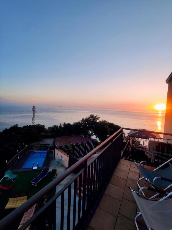 تْشيفالو B&B Roomantic & Piscina Idromassaggio المظهر الخارجي الصورة
